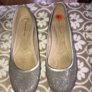 Bandolino Manderio silver sparkling ballet slipper